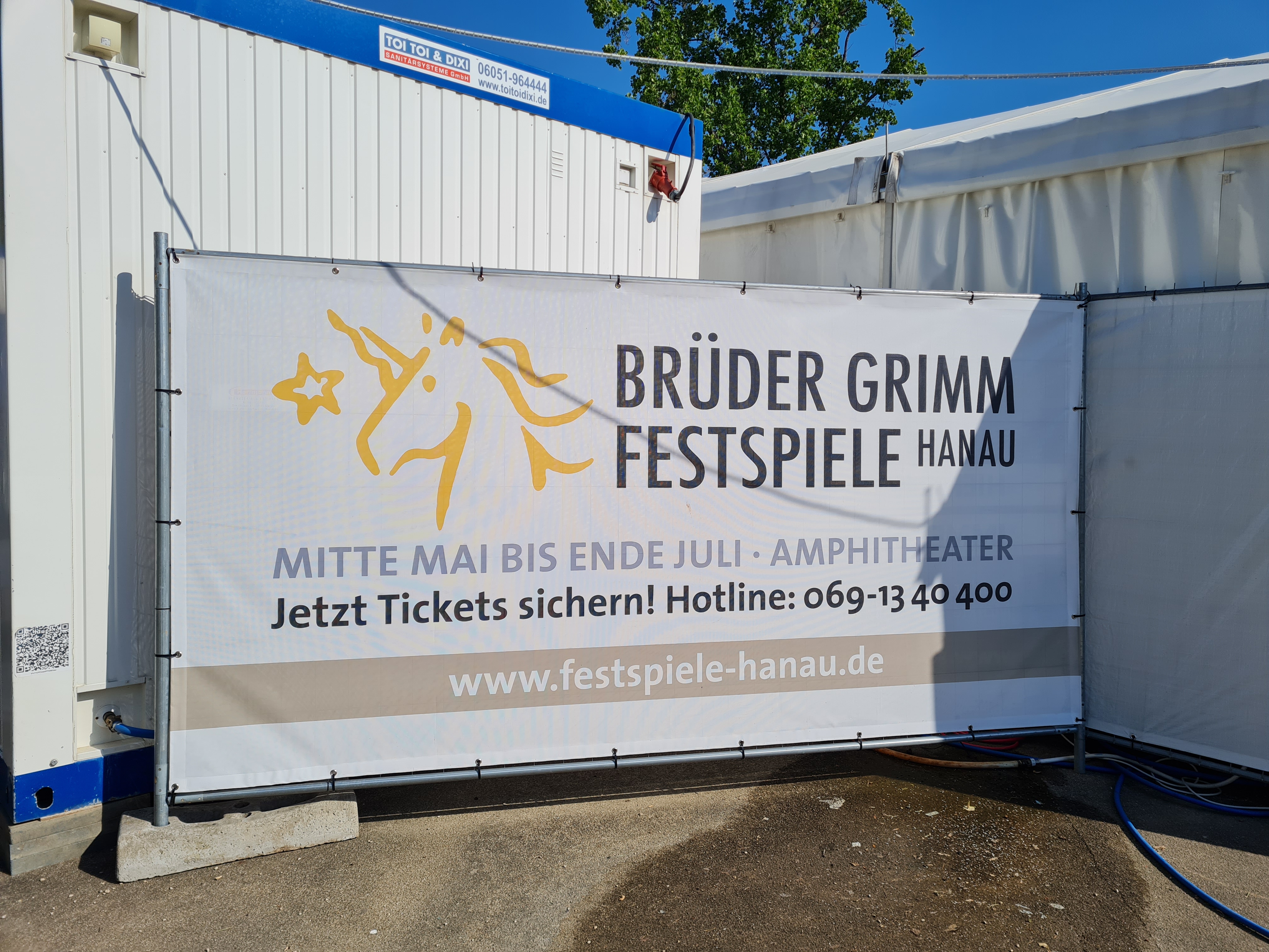 Schulausflug der Grundschule zu den Märchenfestspielen in Hanau