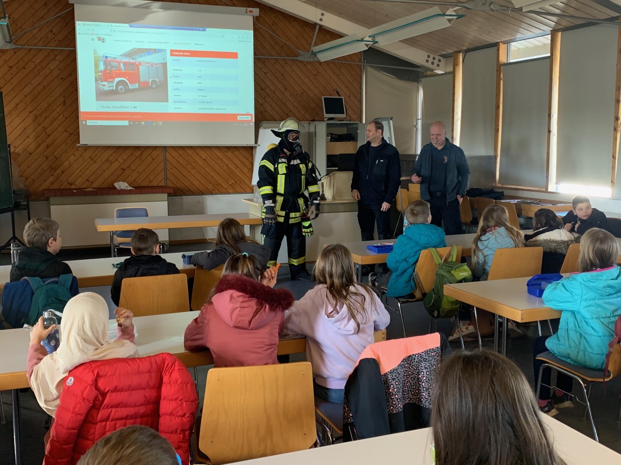 Der Jahrgang 3 zu Besuch bei der Feuerwehr Schaafheim